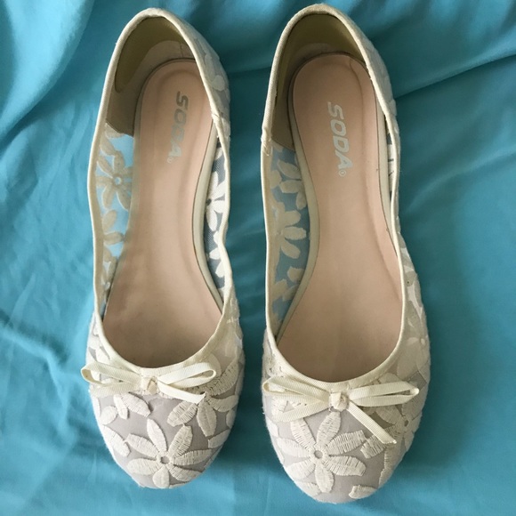 Soda Shoes - SODA size 11 embroidered flats